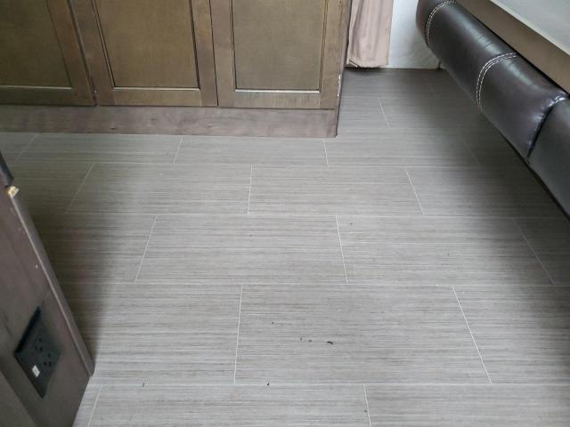 4YDT23928KK413947 - 2019 KEYSTONE PASSPORT WHITE photo 5