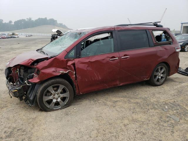 5TDXZ3DC0HS791598 - 2017 TOYOTA SIENNA SE BURGUNDY photo 1