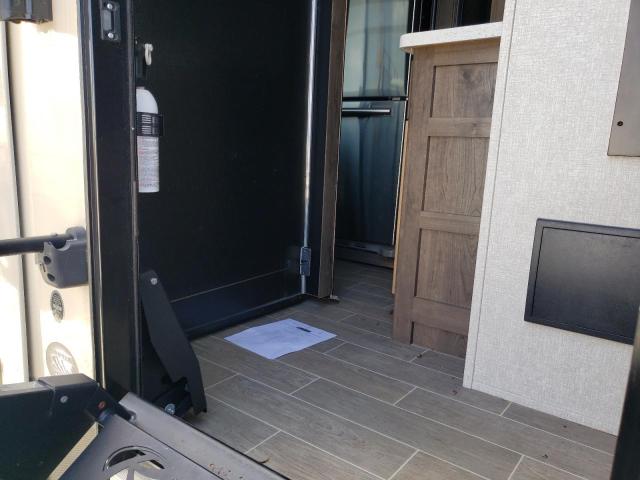 4YDF29523LA740771 - 2020 KEYSTONE MONTANA TAN photo 5