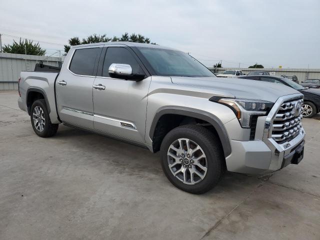 5TFMA5DB0PX119465 - 2023 TOYOTA TUNDRA CREWMAX PLATINUM 银色 照片 4