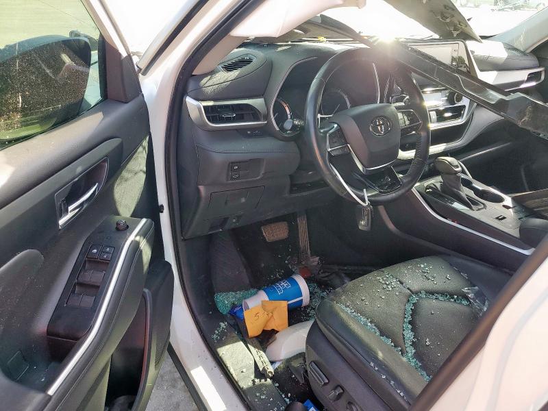 5TDGZRAH6MS051275 - 2021 TOYOTA HIGHLANDER XLE 白色 照片 8