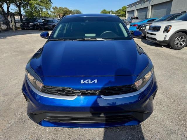 3KPF24AD4NE464503 - 2022 KIA FORTE FE BLUE photo 5