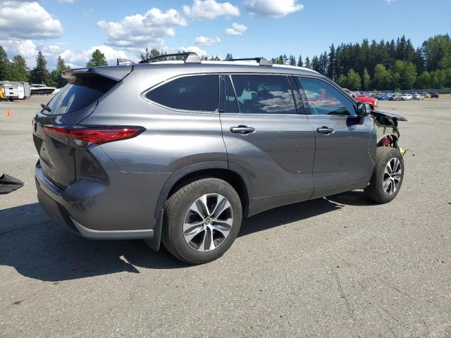 5TDGZRBH3NS594857 - 2022 TOYOTA HIGHLANDER XLE GRAY photo 3