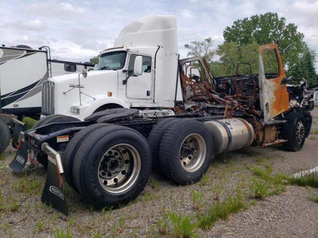 3AKJHLDRXNDNF8318 - 2022 FREIGHTLINER CASCADIA 1 WHITE photo 4
