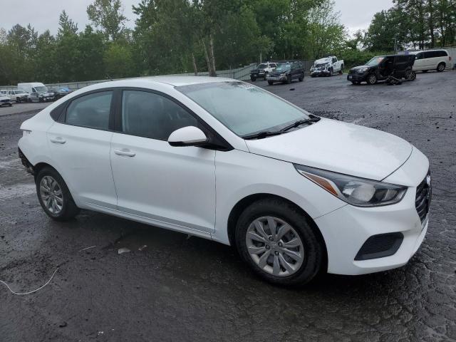 3KPC24A37JE017992 - 2018 HYUNDAI ACCENT SE WHITE photo 4