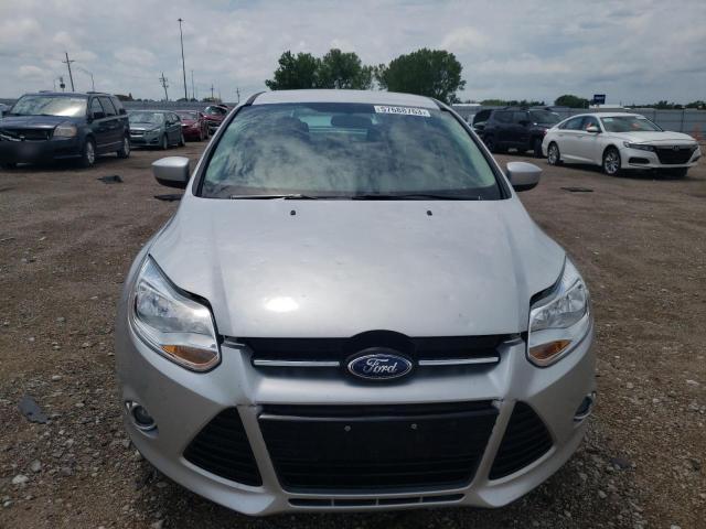 1FAHP3F29CL273276 - 2012 FORD FOCUS SE SILVER photo 5