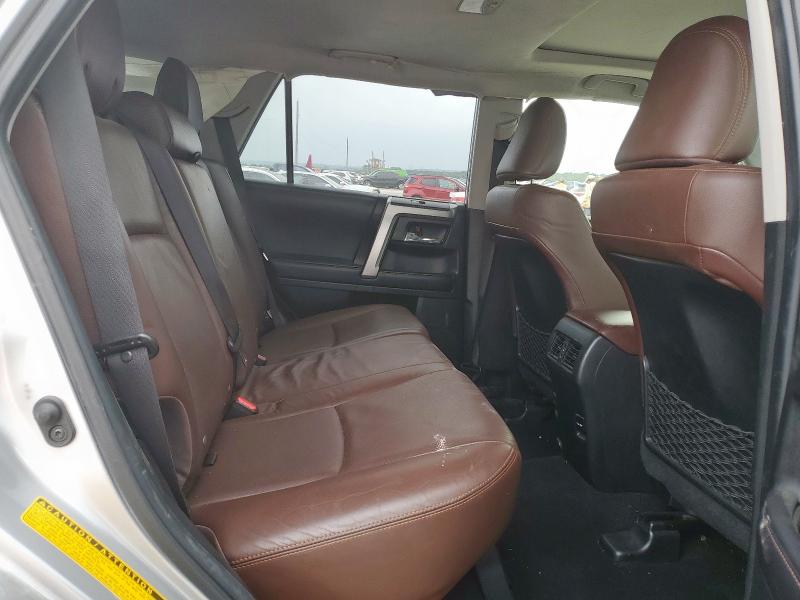 JTEZU5JR9J5166264 - 2018 TOYOTA 4RUNNER SR5 SILVER photo 11