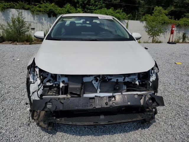 5YFEPMAE8NP366790 - 2022 TOYOTA COROLLA LE WHITE photo 5