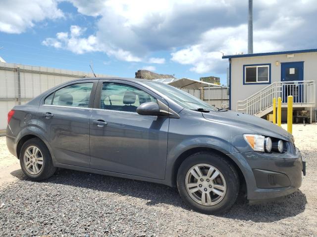 1G1JD5SH4D4195987 - 2013 CHEVROLET SONIC LT ნაცრისფერი ფოტო 4