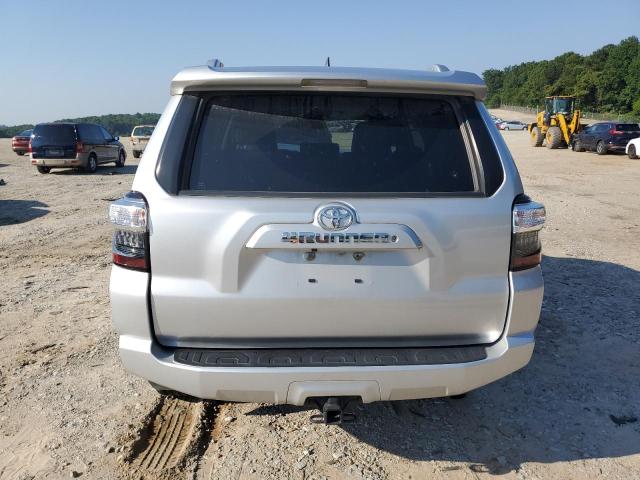 JTEBU5JR2J5520630 - 2018 TOYOTA 4RUNNER SR5/SR5 PREMIUM SILVER photo 6