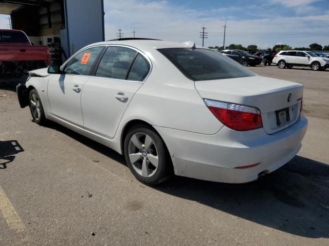 WBANV13548CZ52687 - 2008 BMW 528 XI WHITE photo 2