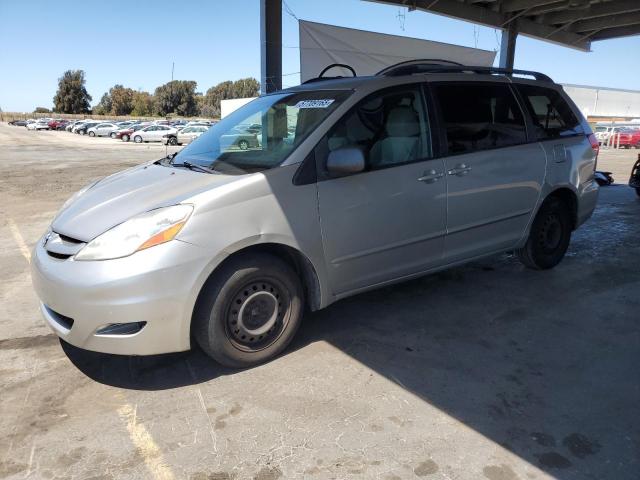2010 TOYOTA SIENNA CE, 