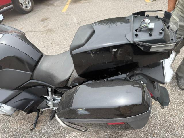 WB10A1300GZ194143 - 2016 BMW R1200 RT BLACK photo 6