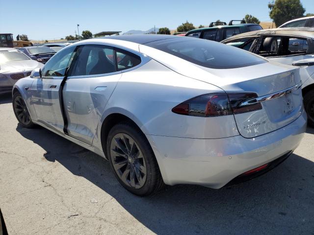 5YJSA1E20JF287087 - 2018 TESLA MODEL S ვერცხლისფერი ფოტო 2