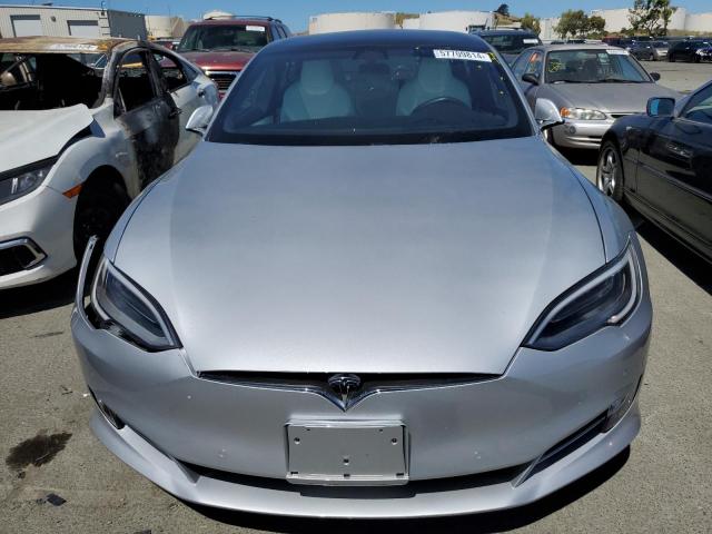 5YJSA1E20JF287087 - 2018 TESLA MODEL S ვერცხლისფერი ფოტო 5