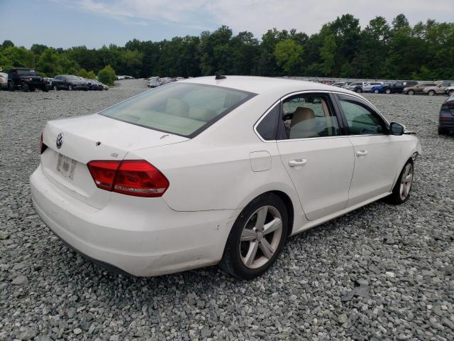 1VWBH7A32DC056543 - 2013 VOLKSWAGEN PASSAT SE WHITE photo 3