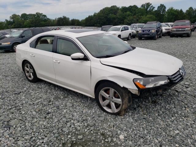 1VWBH7A32DC056543 - 2013 VOLKSWAGEN PASSAT SE WHITE photo 4