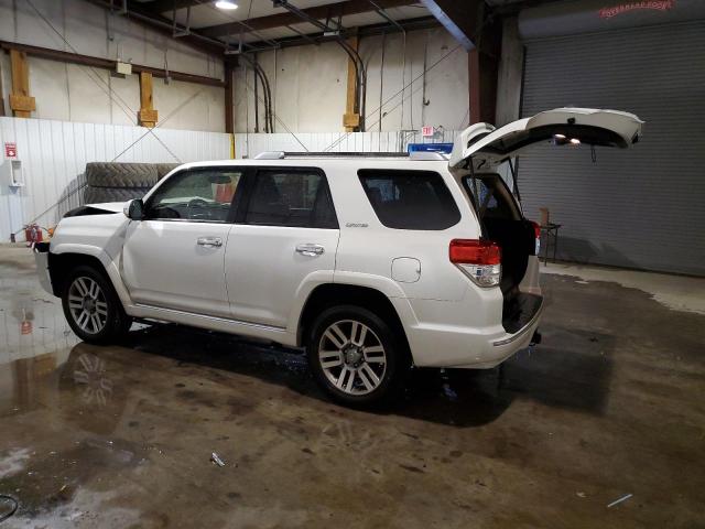 JTEBU5JR9D5136493 - 2013 TOYOTA 4RUNNER SR5 WHITE photo 2