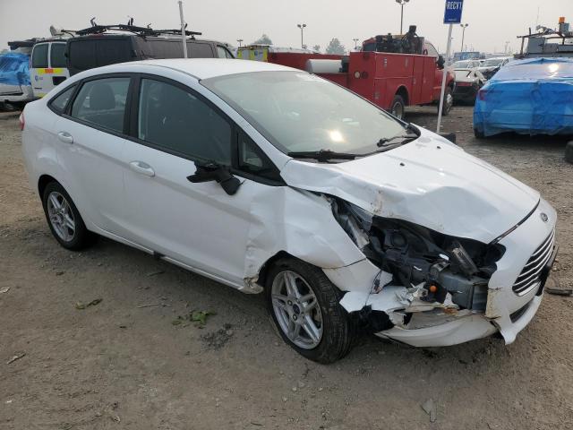 3FADP4BJ8HM150947 - 2017 FORD FIESTA SE WHITE photo 4