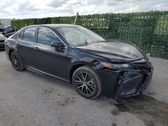 4T1G11AK0RU255699 - 2024 TOYOTA CAMRY SE NIGHT SHADE BLACK photo 4