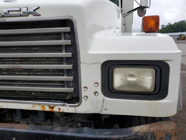 1M2P264C52M033955 - 2002 MACK 600 RD600 WHITE photo 9