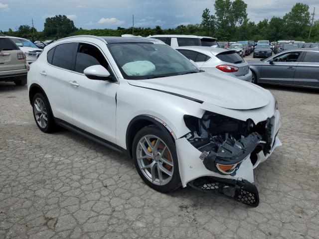 ZASFAKBN9J7C00533 - 2018 ALFA ROMEO STELVIO TI WHITE photo 4