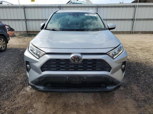 JTMW1RFV5KD025373 - 2019 TOYOTA RAV4 XLE SILVER photo 5