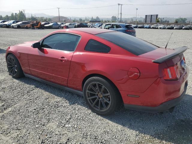 1ZVBP8AM1C5262330 - 2012 FORD MUSTANG RED photo 2