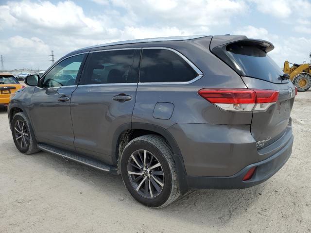 5TDKZRFH4HS213946 - 2017 TOYOTA HIGHLANDER SE GRAY photo 2