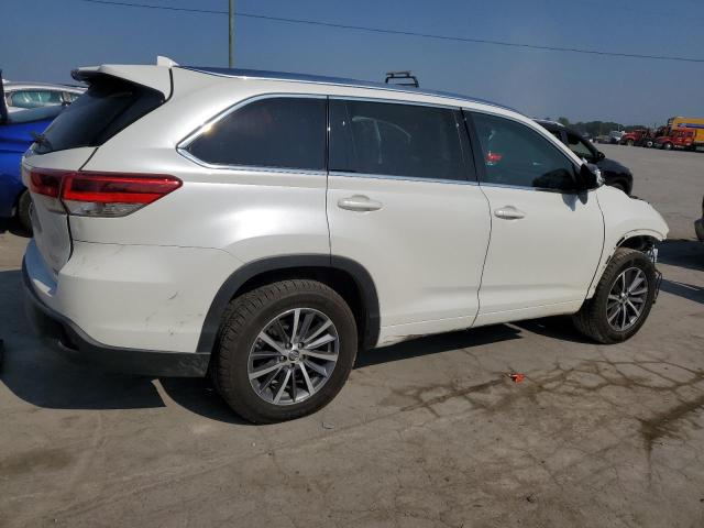 5TDKZRFH9JS530532 - 2018 TOYOTA HIGHLANDER SE WHITE photo 3