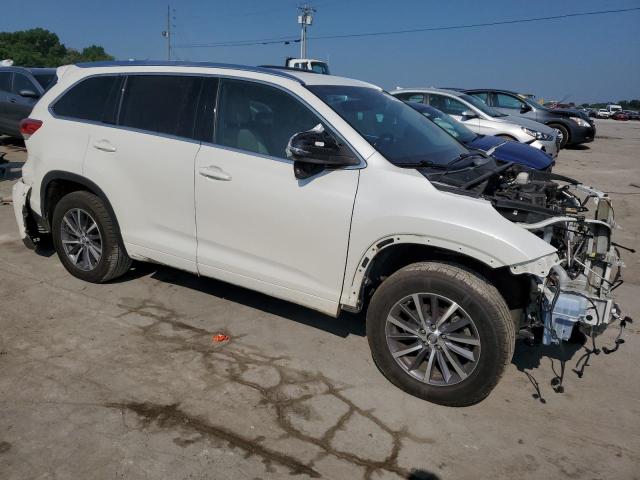 5TDKZRFH9JS530532 - 2018 TOYOTA HIGHLANDER SE WHITE photo 4