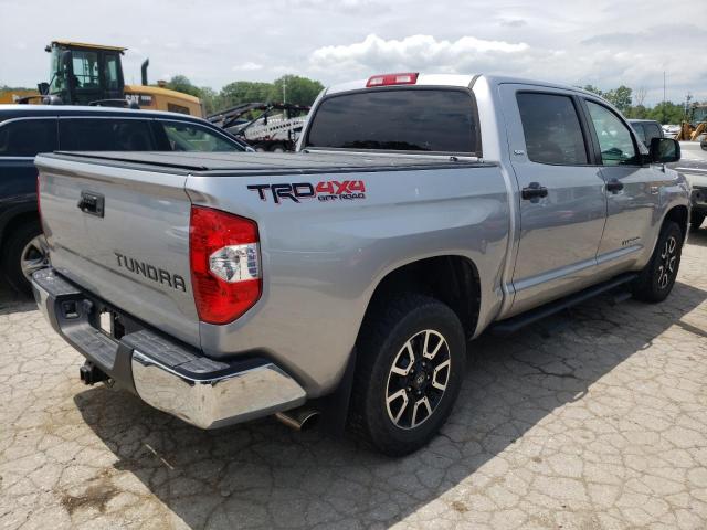 5TFDW5F1XJX695450 - 2018 TOYOTA TUNDRA CREWMAX SR5 SILVER photo 3