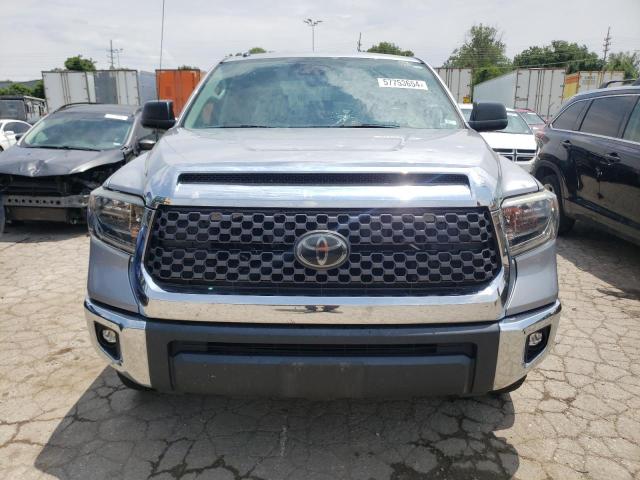 5TFDW5F1XJX695450 - 2018 TOYOTA TUNDRA CREWMAX SR5 SILVER photo 5