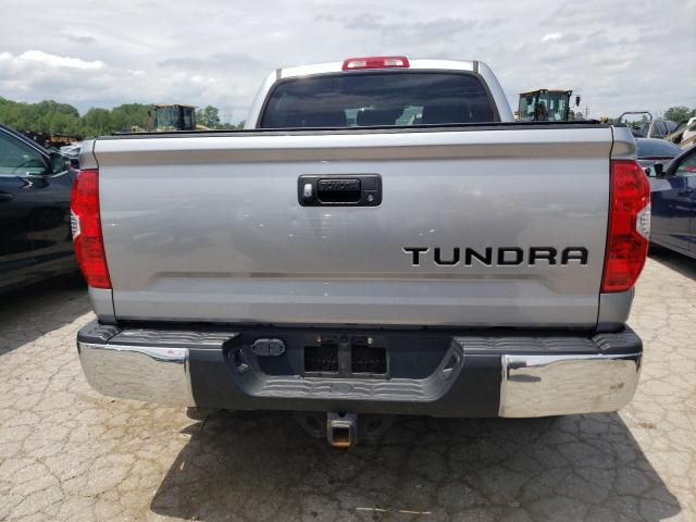 5TFDW5F1XJX695450 - 2018 TOYOTA TUNDRA CREWMAX SR5 SILVER photo 6