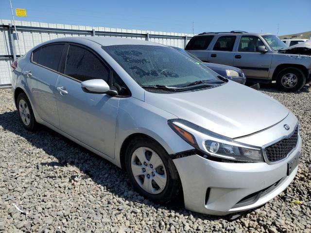 3KPFK4A71JE272640 - 2018 KIA FORTE LX GRAY photo 4