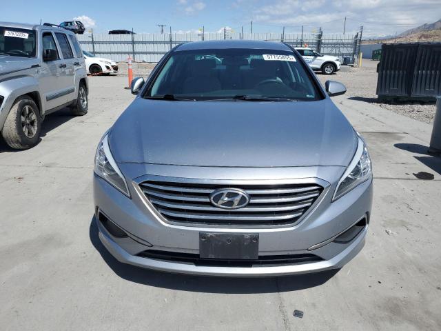 5NPE24AF2GH338846 - 2016 HYUNDAI SONATA SE ვერცხლისფერი ფოტო 5