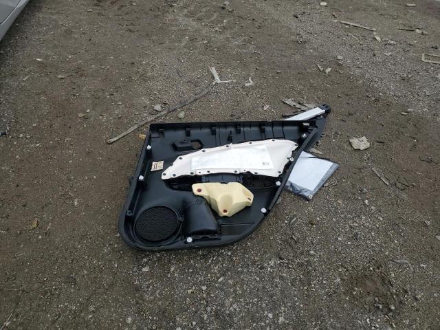 JTDKARFP4H3020714 - 2017 TOYOTA PRIUS PRIM Сріблястий фото 12