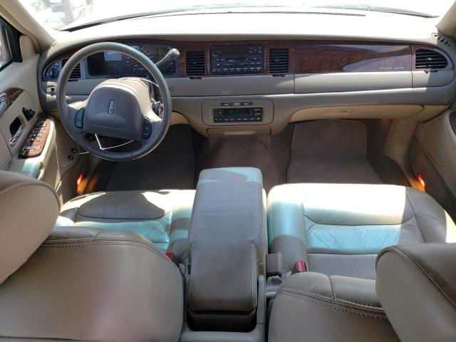 1LNHM81W3XY695610 - 1999 LINCOLN TOWN CAR EXECUTIVE SILVER photo 8