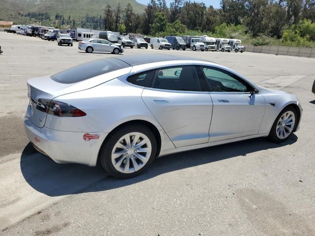 5YJSA1E26JF261612 - 2018 TESLA MODEL S Արծաթագույն լուսանկար 3