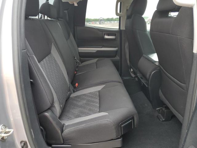 5TFUW5F12GX569396 - 2016 TOYOTA TUNDRA DOUBLE CAB SR/SR5 SILVER photo 10
