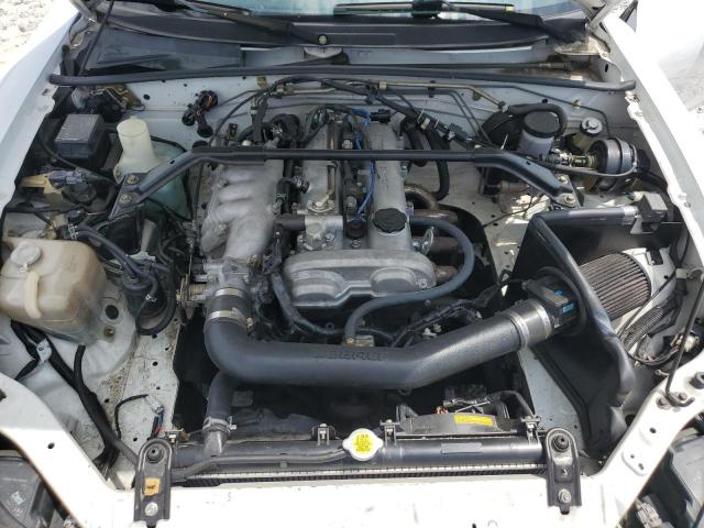 JM1NB353520222928 - 2002 MAZDA MX-5 MIATA BASE WHITE photo 11