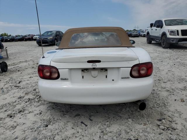 JM1NB353520222928 - 2002 MAZDA MX-5 MIATA BASE WHITE photo 6