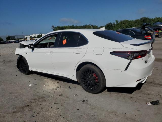 4T1G11AK1PU784818 - 2023 TOYOTA CAMRY SE NIGHT SHADE WHITE photo 2