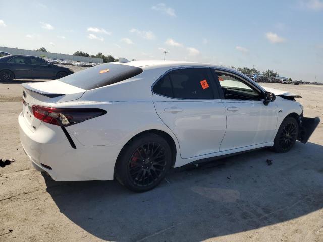 4T1G11AK1PU784818 - 2023 TOYOTA CAMRY SE NIGHT SHADE WHITE photo 3