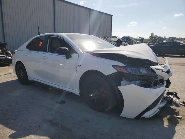 4T1G11AK1PU784818 - 2023 TOYOTA CAMRY SE NIGHT SHADE WHITE photo 4
