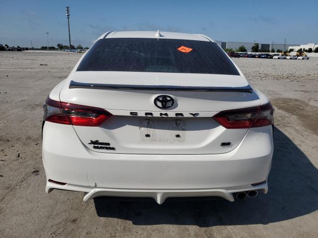 4T1G11AK1PU784818 - 2023 TOYOTA CAMRY SE NIGHT SHADE WHITE photo 6