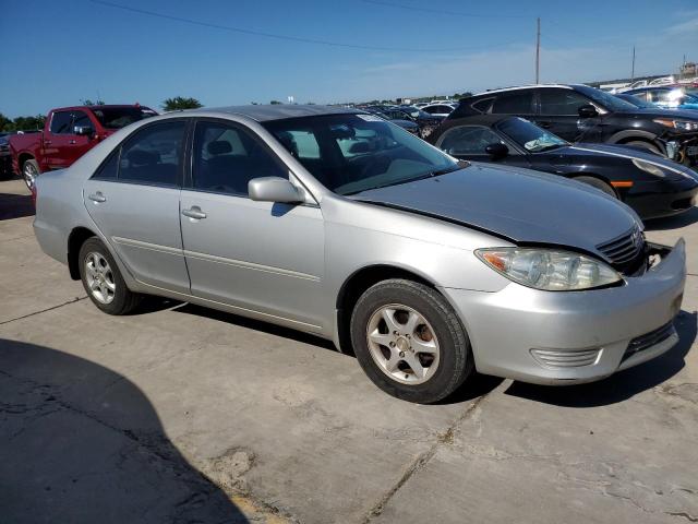 4T1BE32K25U098650 - 2005 TOYOTA CAMRY LE SILVER photo 4