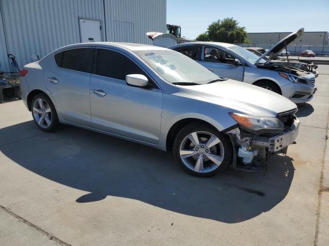 19VDE1F74DE007147 - 2013 ACURA ILX 20 TECH SILVER photo 4