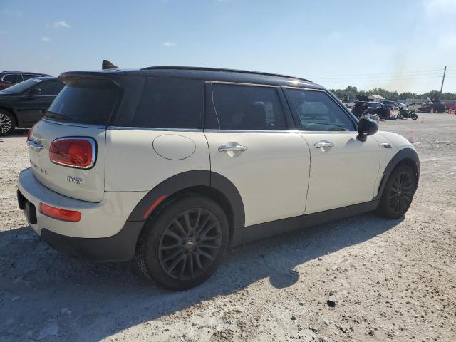 WMWLN5C54J2E34589 - 2018 MINI COOPER CLUBMAN CREAM photo 3