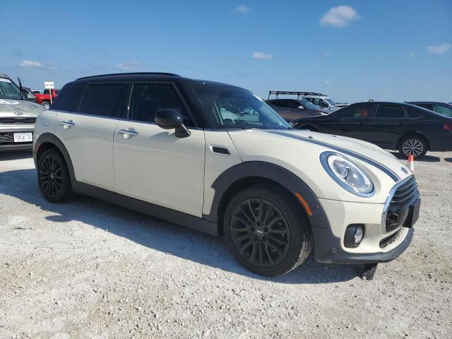 WMWLN5C54J2E34589 - 2018 MINI COOPER CLUBMAN CREAM photo 4